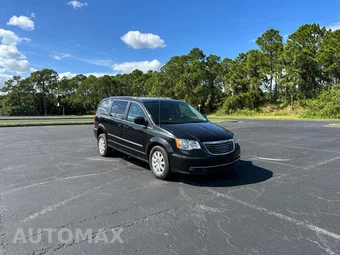 2015 Chrysler Town & Country Touring 121.2" WB - miniatura 9
