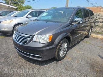 2015 Chrysler Town & Country Touring L 121.2" WB