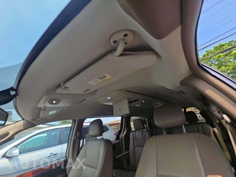 2015 Chrysler Town & Country Touring L 121.2" WB - miniatura 11