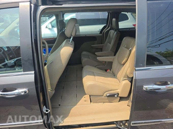 2015 Chrysler Town & Country Touring L 121.2" WB - miniatura 13
