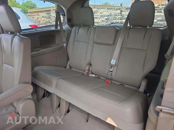 2015 Chrysler Town & Country Touring L 121.2" WB - miniatura 14
