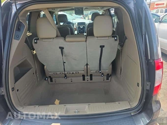 2015 Chrysler Town & Country Touring L 121.2" WB - miniatura 15