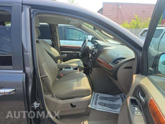 2015 Chrysler Town & Country Touring L 121.2" WB - miniatura 19
