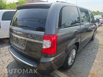 2015 Chrysler Town & Country Touring L 121.2" WB - miniatura 3