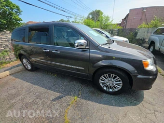 2015 Chrysler Town & Country Touring L 121.2" WB - miniatura 4