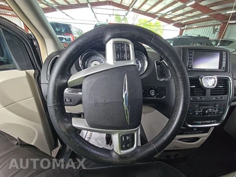 2015 Chrysler Town & Country Touring L 121.2" WB - miniatura 10