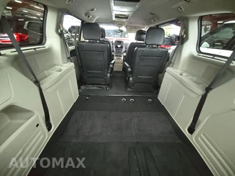2015 Chrysler Town & Country Touring L 121.2" WB - miniatura 16