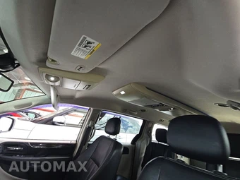 2015 Chrysler Town & Country Touring L 121.2" WB - miniatura 20
