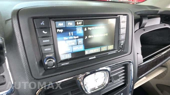 2015 Chrysler Town & Country Touring L 121.2" WB - miniatura 21