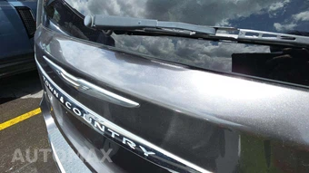 2015 Chrysler Town & Country Touring L 121.2" WB - miniatura 22