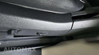 2015 Chrysler Town & Country Touring L 121.2" WB - miniatura 27