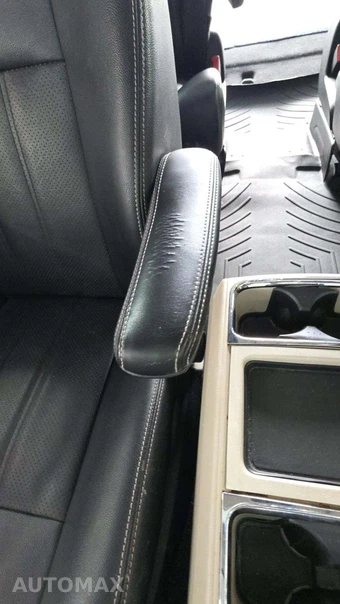 2015 Chrysler Town & Country Touring L 121.2" WB - miniatura 30