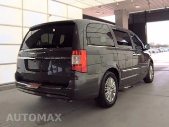 2015 Chrysler Town & Country Touring L 121.2" WB - miniatura 4