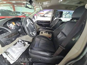 2015 Chrysler Town & Country Touring L 121.2" WB - miniatura 7