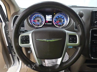 2015 Chrysler Town & Country Touring L 121.2" WB – miniatura 10