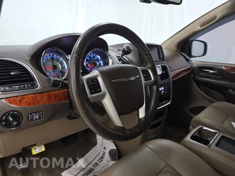2015 Chrysler Town & Country Touring L 121.2" WB – miniatura 11