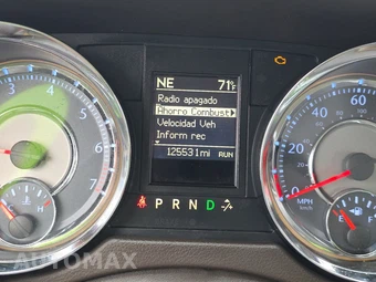 2015 Chrysler Town & Country Touring L 121.2" WB – miniatura 12