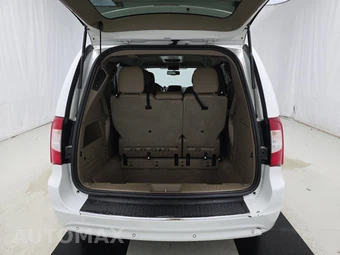 2015 Chrysler Town & Country Touring L 121.2" WB – miniatura 17