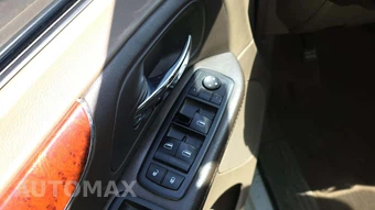 2015 Chrysler Town & Country Touring L 121.2" WB – miniatura 28