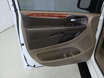 2015 Chrysler Town & Country Touring L 121.2" WB – miniatura 9
