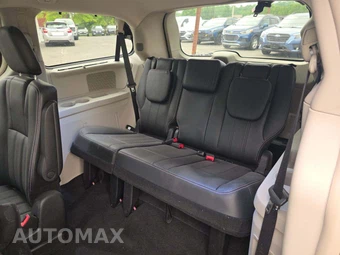 2015 Chrysler Town & Country Touring L 121.2" WB - miniatura 11