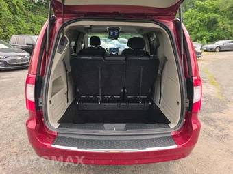 2015 Chrysler Town & Country Touring L 121.2" WB - miniatura 12