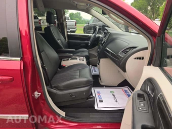 2015 Chrysler Town & Country Touring L 121.2" WB - miniatura 16