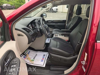 2015 Chrysler Town & Country Touring L 121.2" WB - miniatura 3