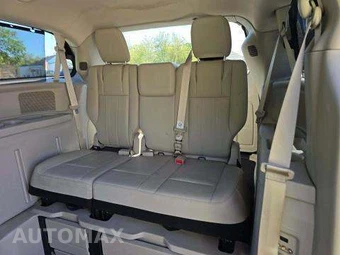 2015 Chrysler Town & Country Touring L 121.2" WB - miniatura 14