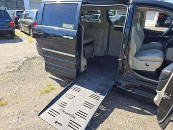 2015 Chrysler Town & Country Touring L 121.2" WB - miniatura 17