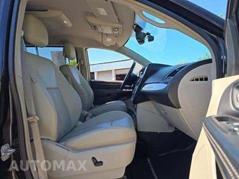 2015 Chrysler Town & Country Touring L 121.2" WB - miniatura 19