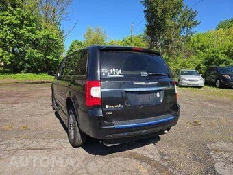 2015 Chrysler Town & Country Touring L 121.2" WB - miniatura 2