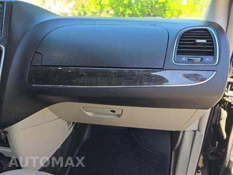 2015 Chrysler Town & Country Touring L 121.2" WB - miniatura 20