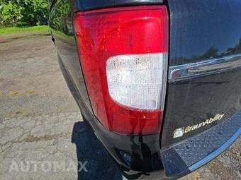 2015 Chrysler Town & Country Touring L 121.2" WB - miniatura 26