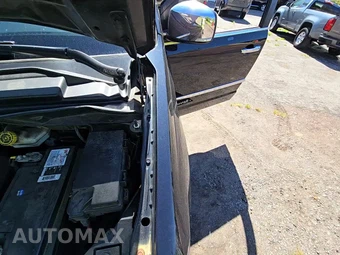 2015 Chrysler Town & Country Touring L 121.2" WB - miniatura 29