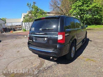 2015 Chrysler Town & Country Touring L 121.2" WB - miniatura 3