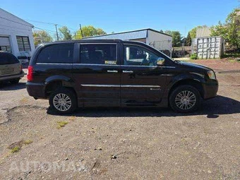 2015 Chrysler Town & Country Touring L 121.2" WB - miniatura 4