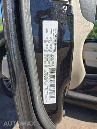 2015 Chrysler Town & Country Touring L 121.2" WB - miniatura 5