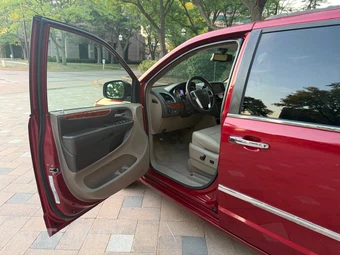 2015 Chrysler Town & Country Touring L - miniatura 17