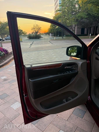 2015 Chrysler Town & Country Touring L - miniatura 18