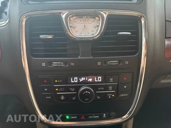 2015 Chrysler Town & Country Touring L - miniatura 56