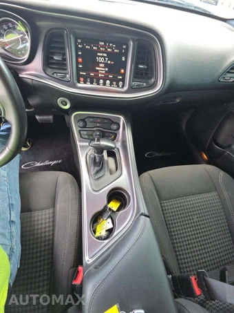2015 Dodge Challenger R/T – miniatura 10