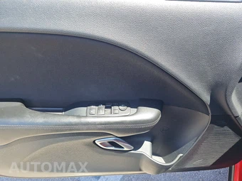 2015 Dodge Challenger SXT – miniatura 9