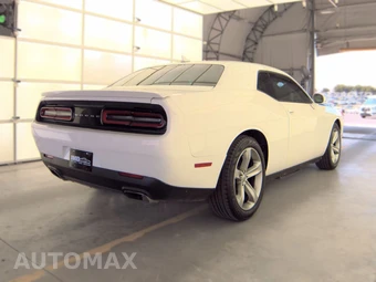 2015 Dodge Challenger SXT - miniatura 4