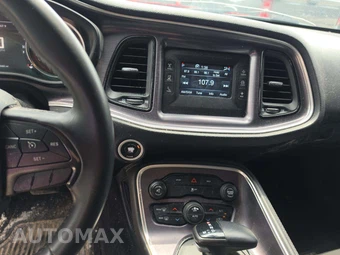 2015 Dodge Challenger SXT – miniatura 10