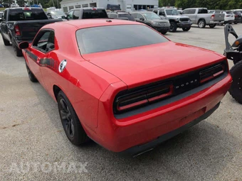 2015 Dodge Challenger SXT – miniatura 2