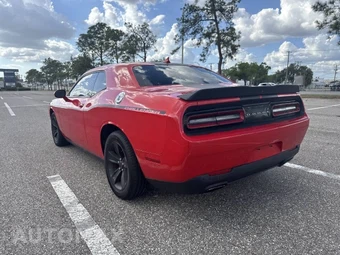 2015 Dodge Challenger SXT - miniatura 10