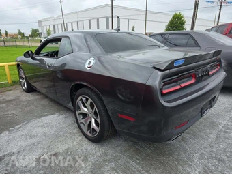 2015 Dodge Challenger SXT Plus – miniatura 2