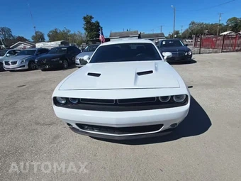 2015 Dodge Challenger SXT Plus – miniatura 2