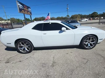 2015 Dodge Challenger SXT Plus – miniatura 5